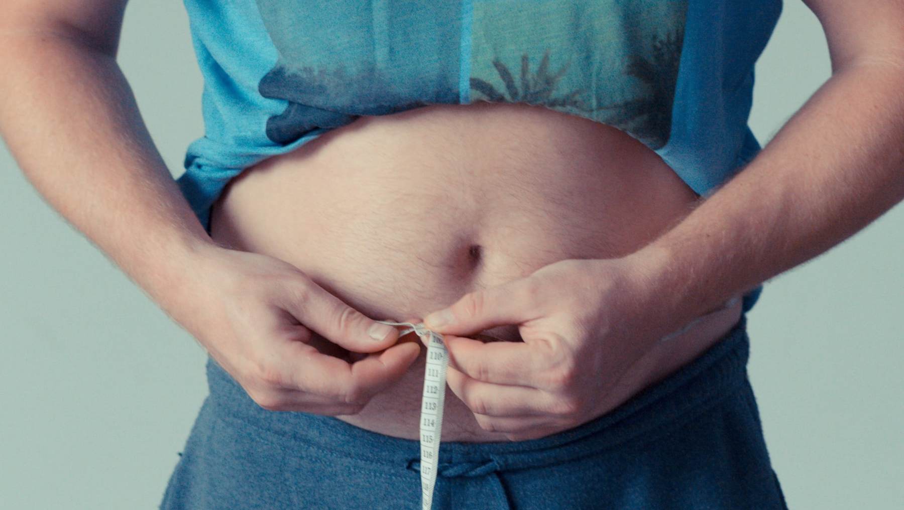 Por qué algunas personas acumulan más grasa abdominal que otras