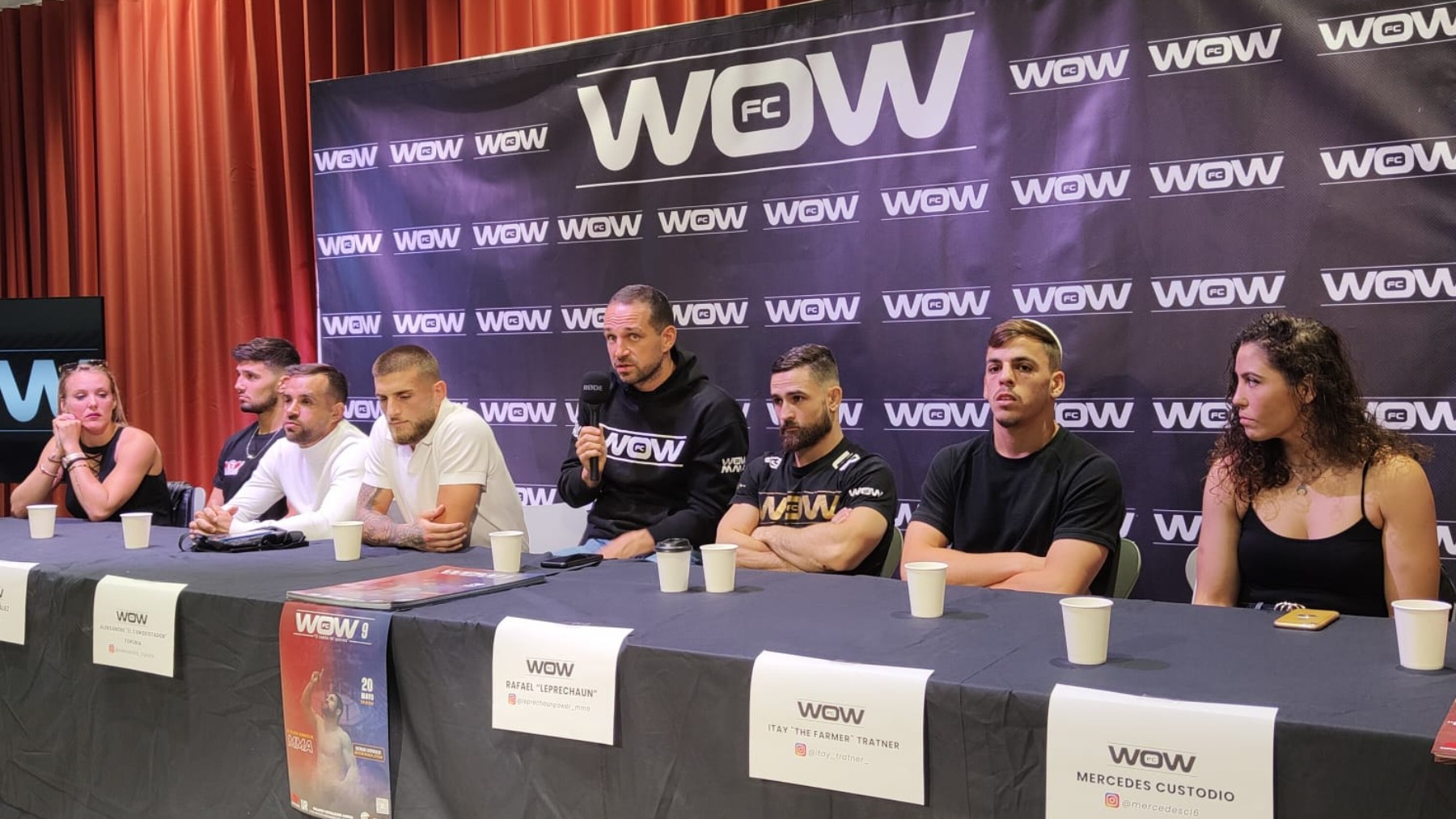 Los luchadores, en la presentación de WOW 9.