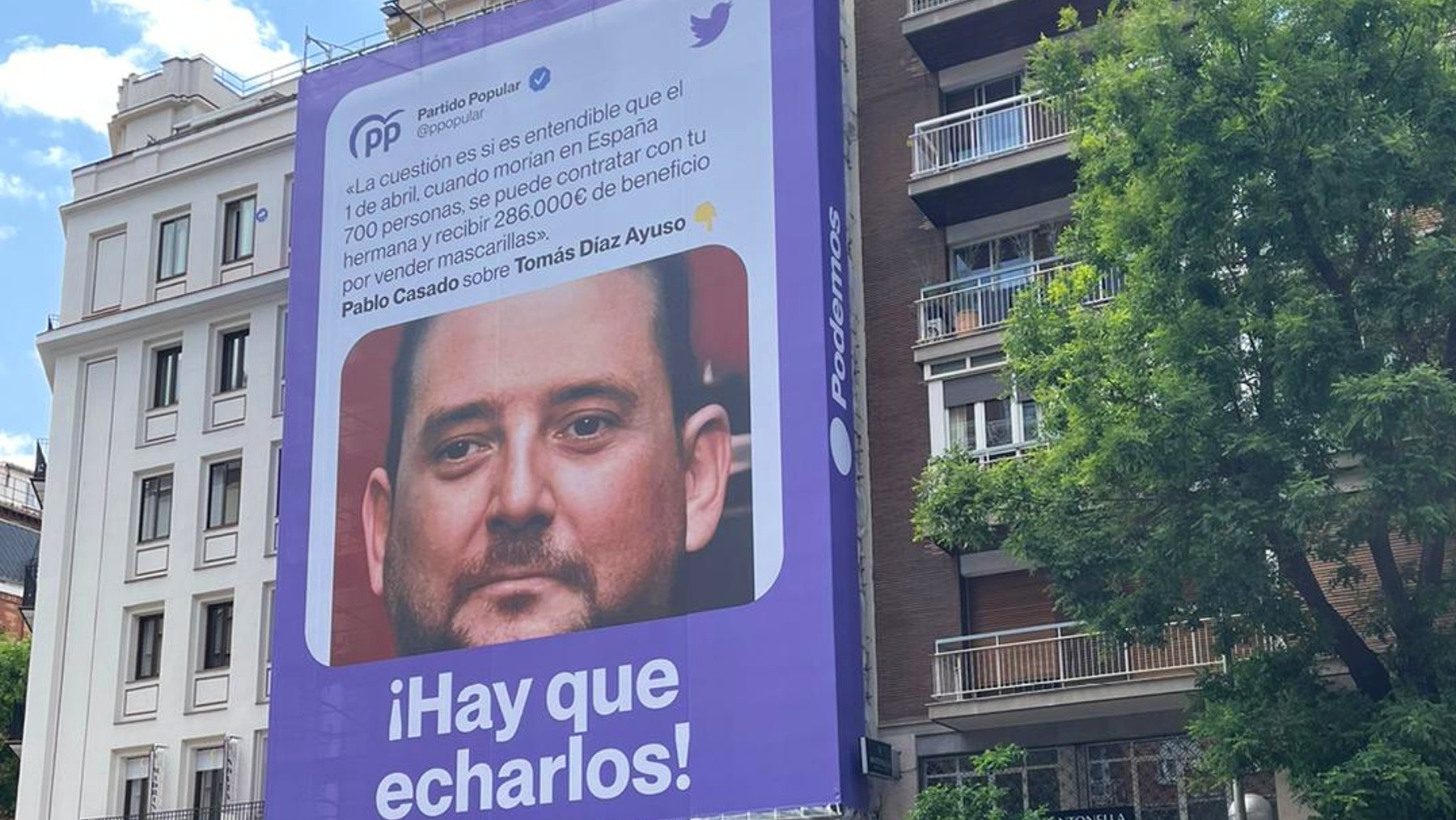 La lona de Podemos.