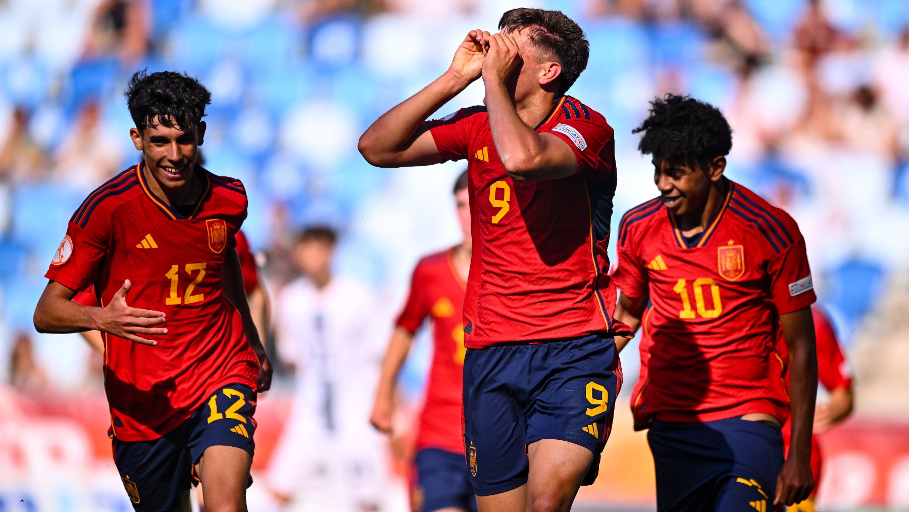 Marc Guiu celebra con España su gol (RFEF)