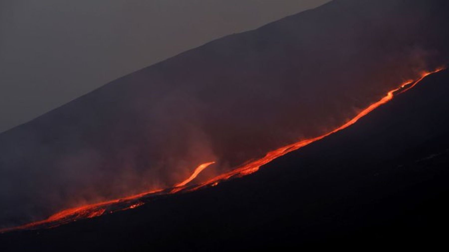 El Etna en erupción. (EP)