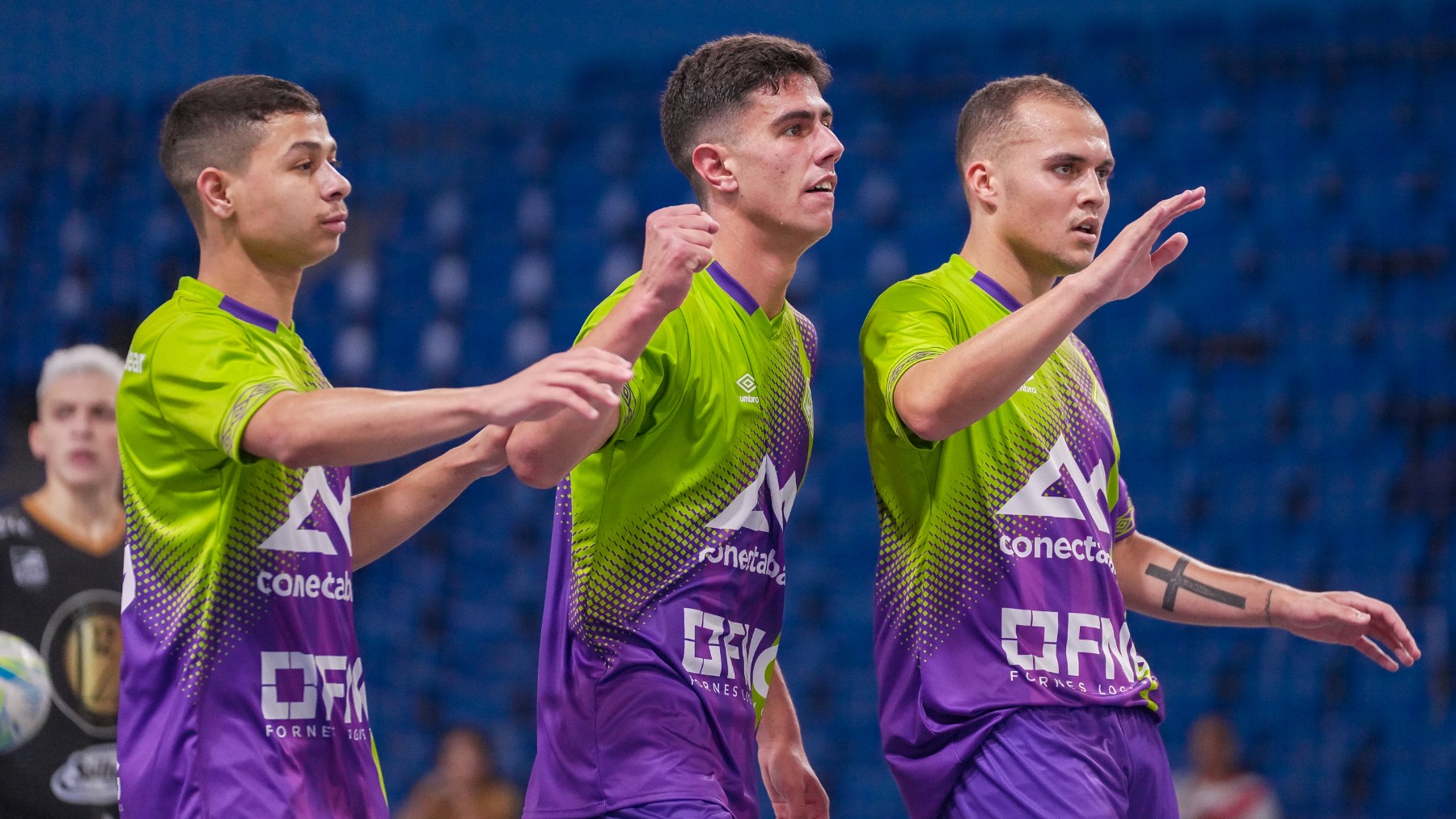 Jugadores del Mallorca Palma Futsal celebran uno de los goles del equipo (1)
