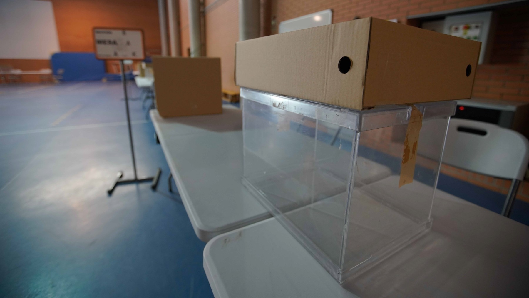 Mesa de un colegio electoral antes de las elecciones generales del 23J. (Europa Press)