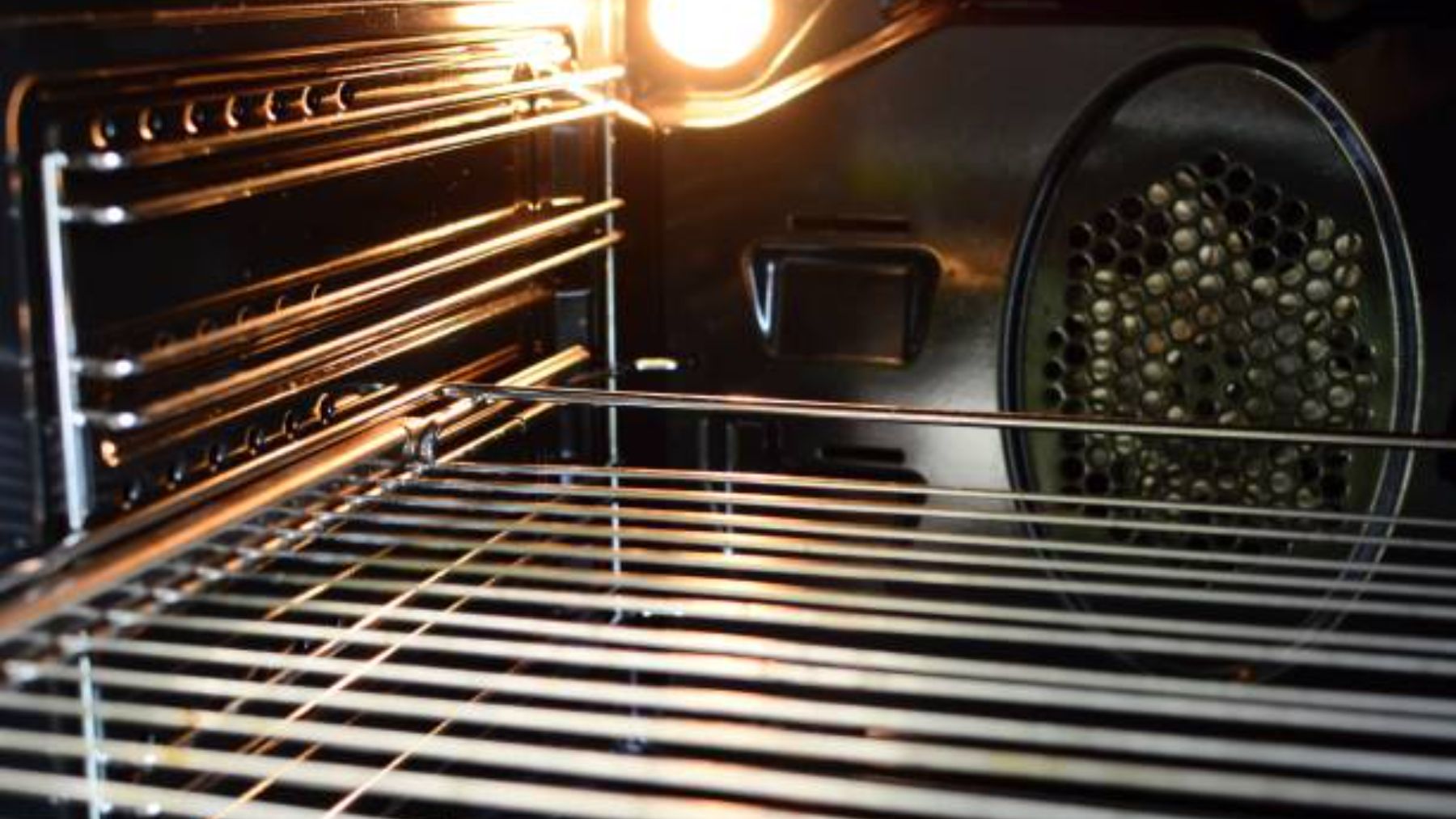 Limpia las rejillas del horno de forma eficaz