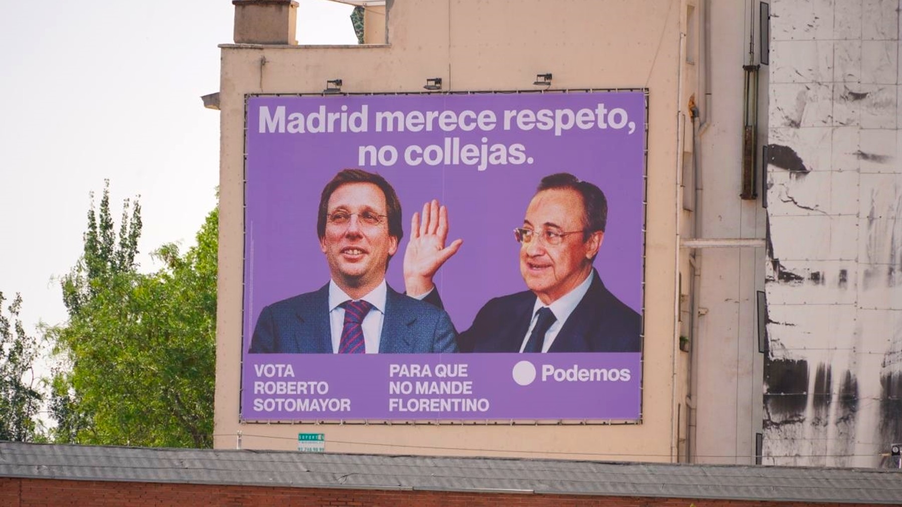 El cartel de Podemos con Florentino y Almeida.