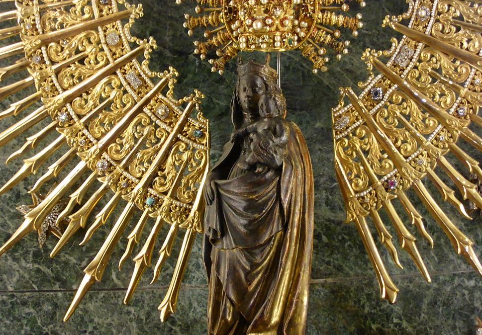 La cinta de la Virgen del Pilar que transmite su protección
