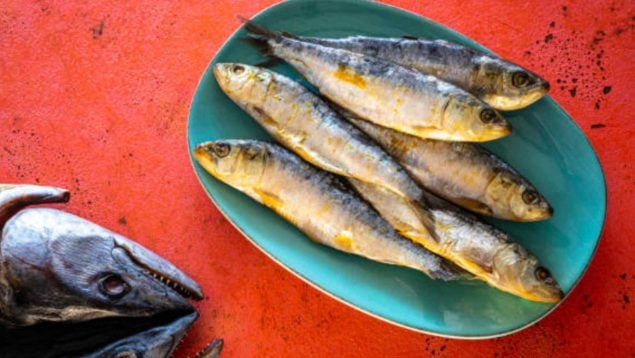 El trucazo casero de este famosísimo cocinero para evitar que las sardinas huelan