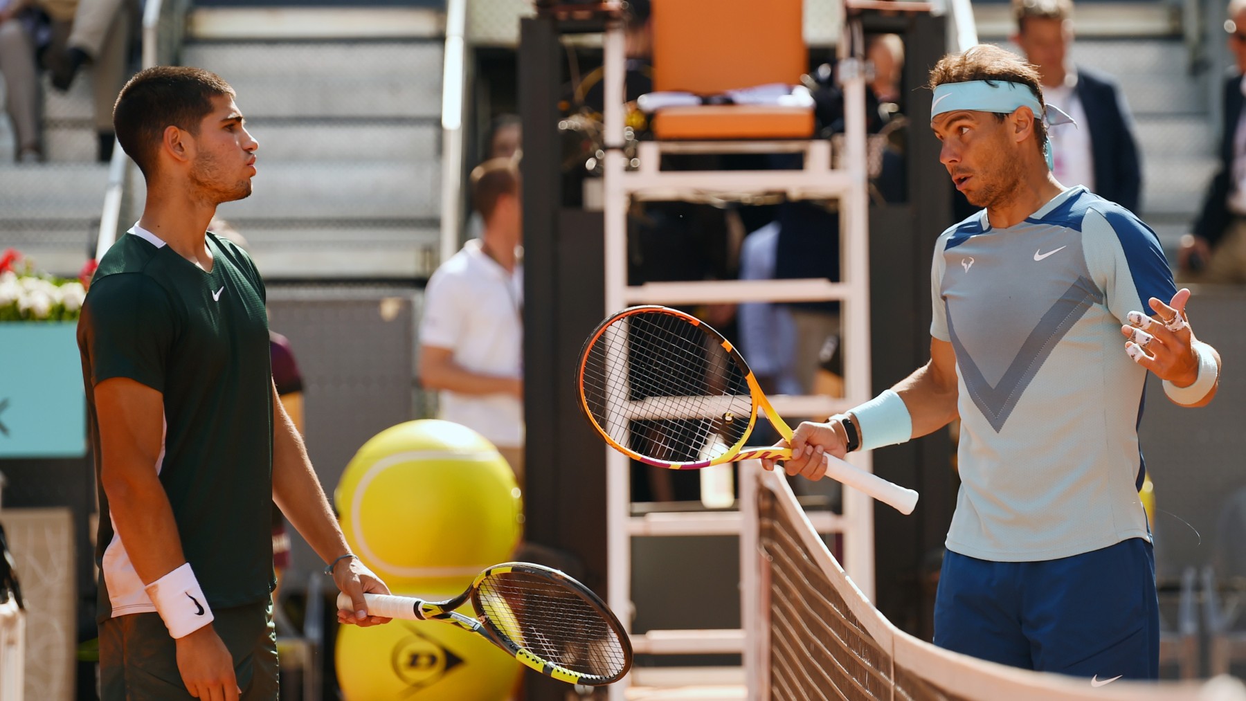 Carlos Alcaraz y Rafa Nadal, en el Mutua Madrid Open. (Getty)
