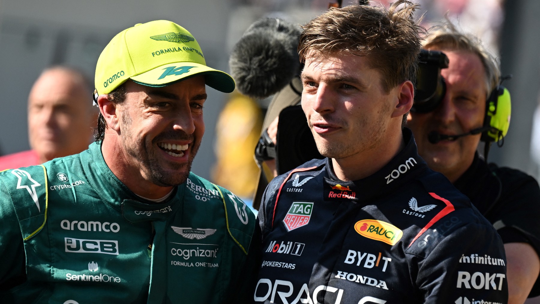 Fernando Alonso y Max Verstappen durante el GP de Mónaco de F1. (AFP)