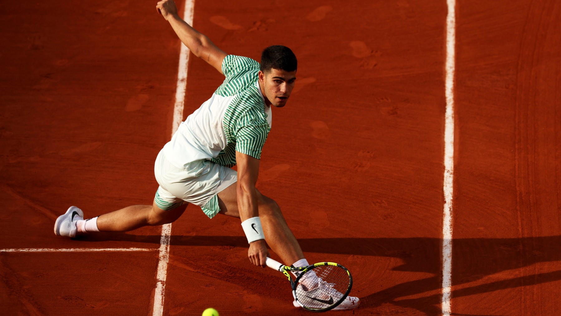 Carlos Alcaraz durante su primer partido en Roland Garros 2023. (Getty)
