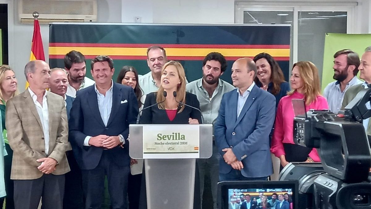 La candidatura de Vox Sevilla, con Cristina Peláez al frente.