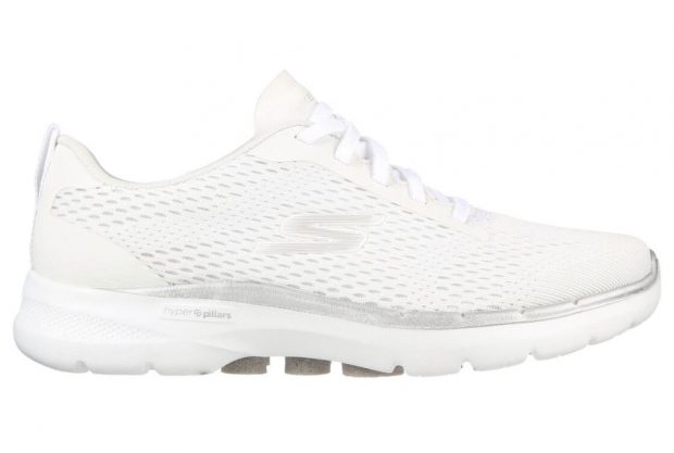 Ni Adidas ni Nike: Skechers tiene las zapatillas blancas más cómodas y elegantes del mercado