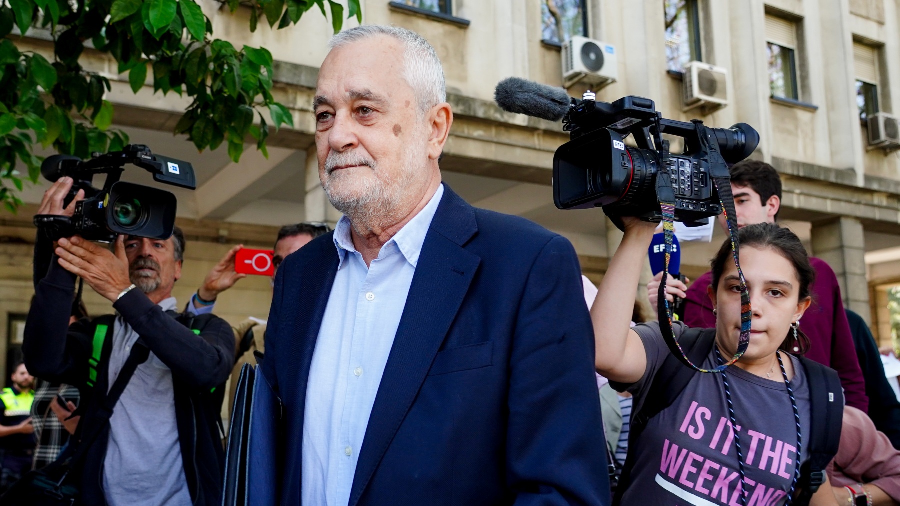 El ex presidente socialista andaluz, José Antonio Grinán, saliendo del IML (EUROPA PRESS).