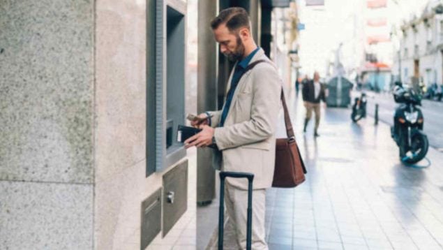 Nunca vuelvas a hacer esto con tu dinero: la alerta de un experto sobre tu banco