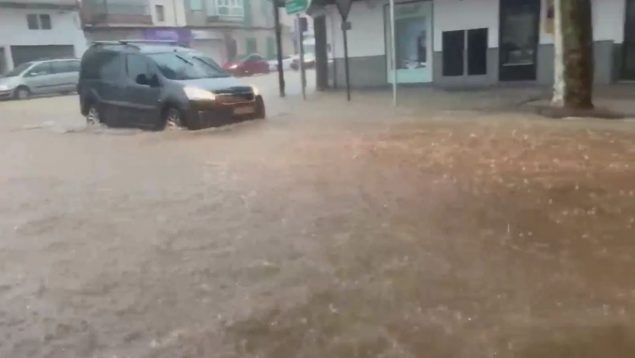 Una fuerte tromba de agua provoca inundaciones en Porreres