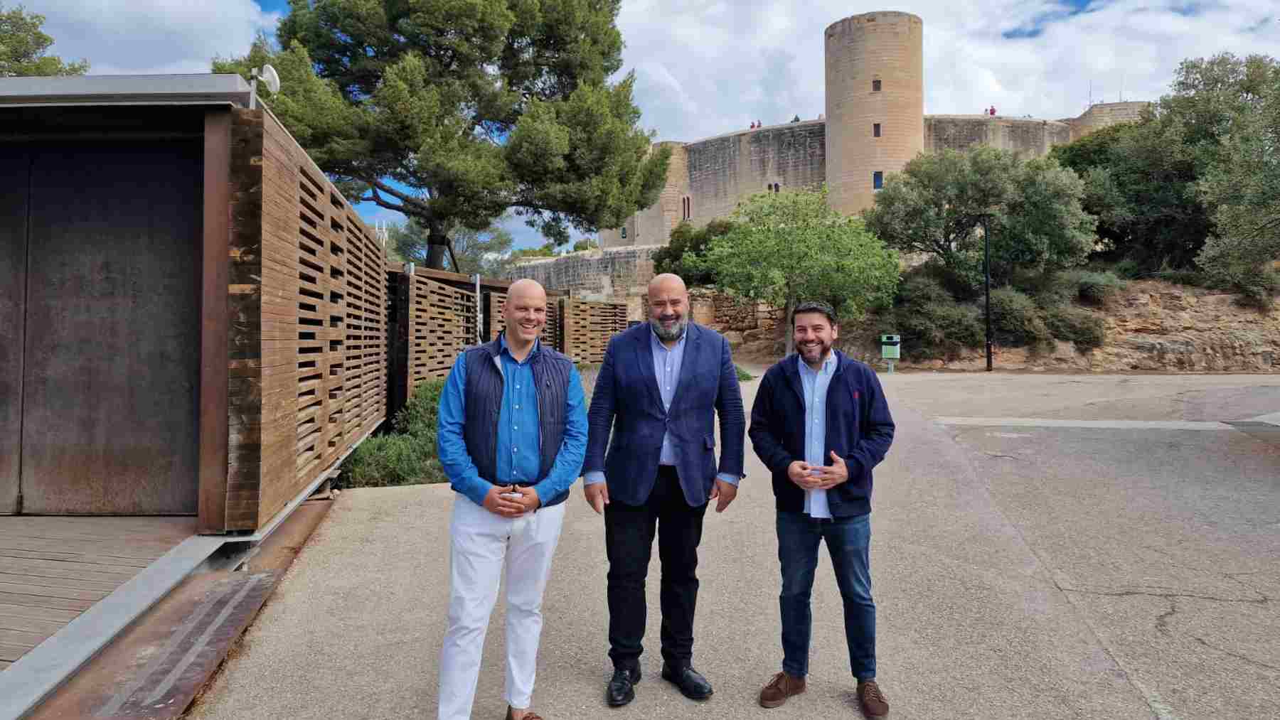 Óscar Fidalgo, Jaime Martínez y Javier Bonet, en el Castillo de Bellver.