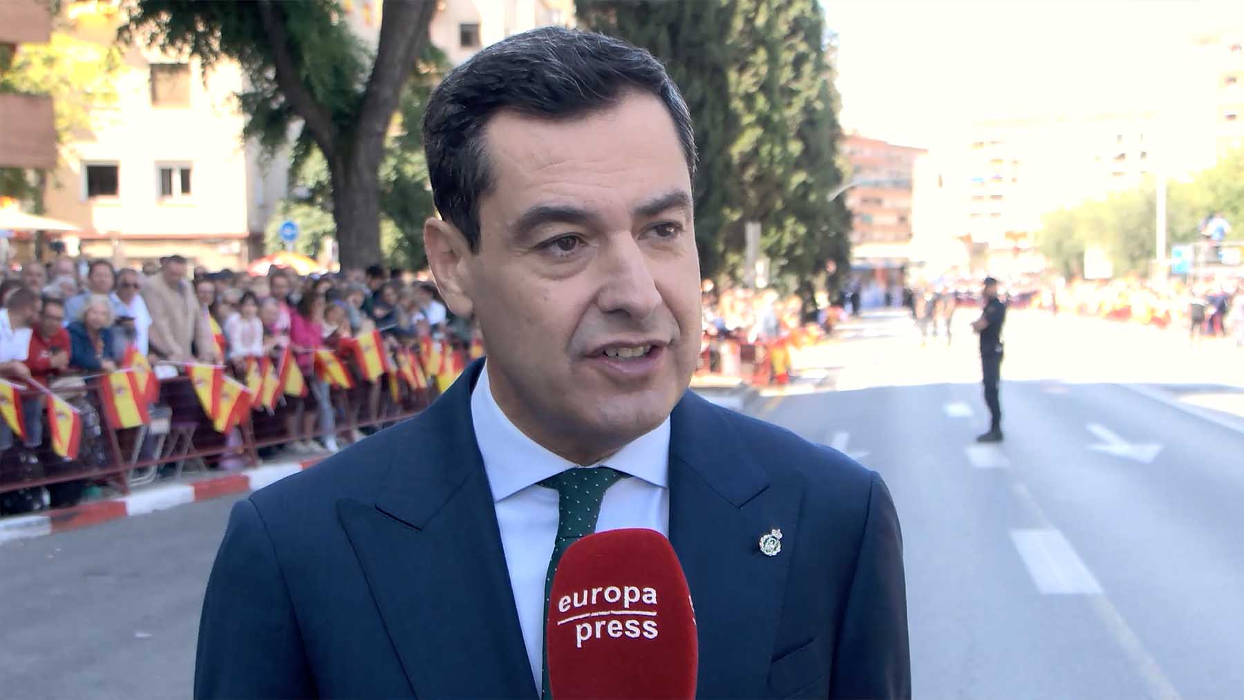 Moreno destaca la vinculación de las Fuerzas Armadas y de la Casa Real con Andalucía: «Es un gran día».