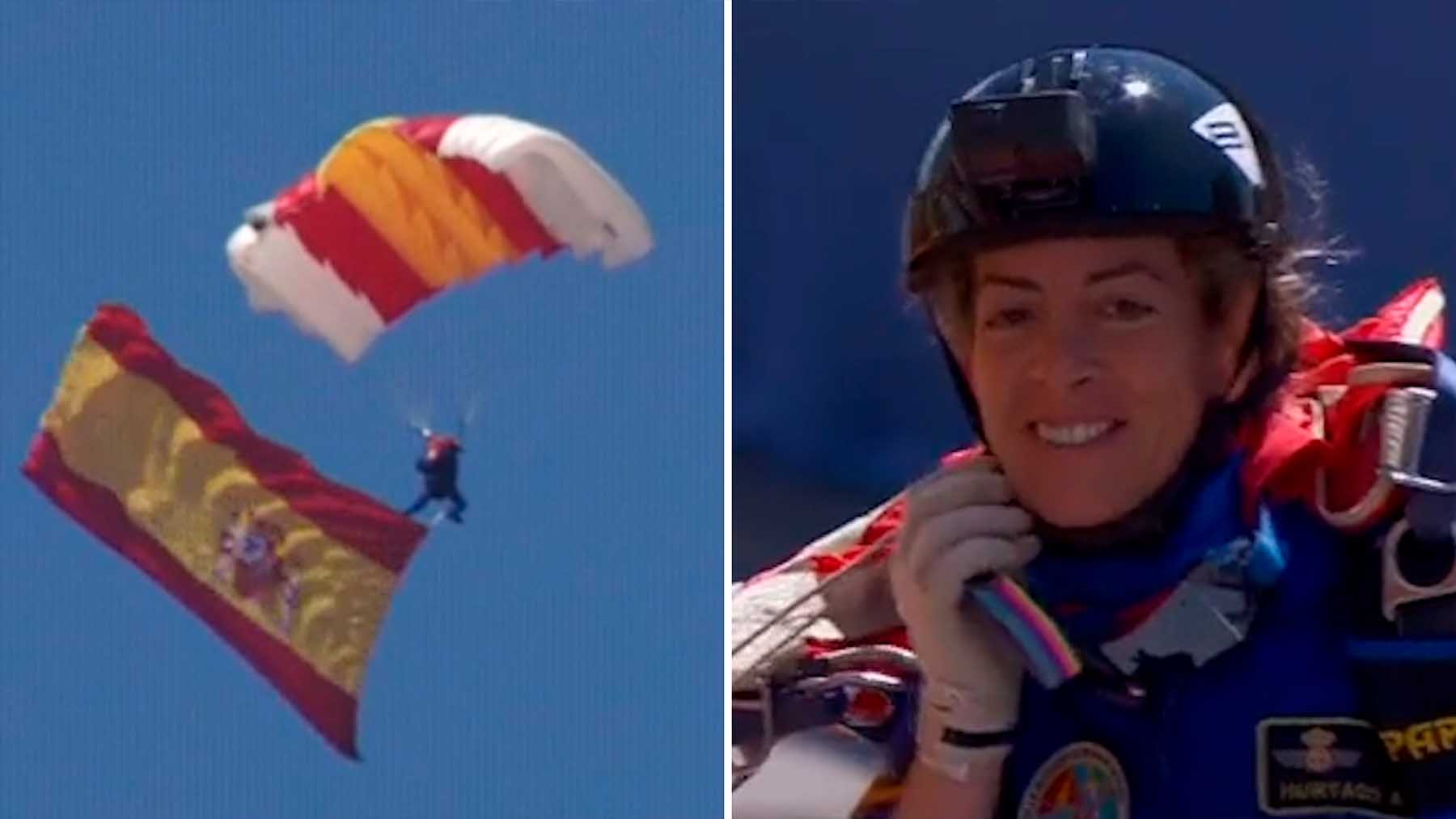 La cabo Carmen Gómez, primera mujer en realizar el salto de la bandera el Día de las Fuerzas Armadas