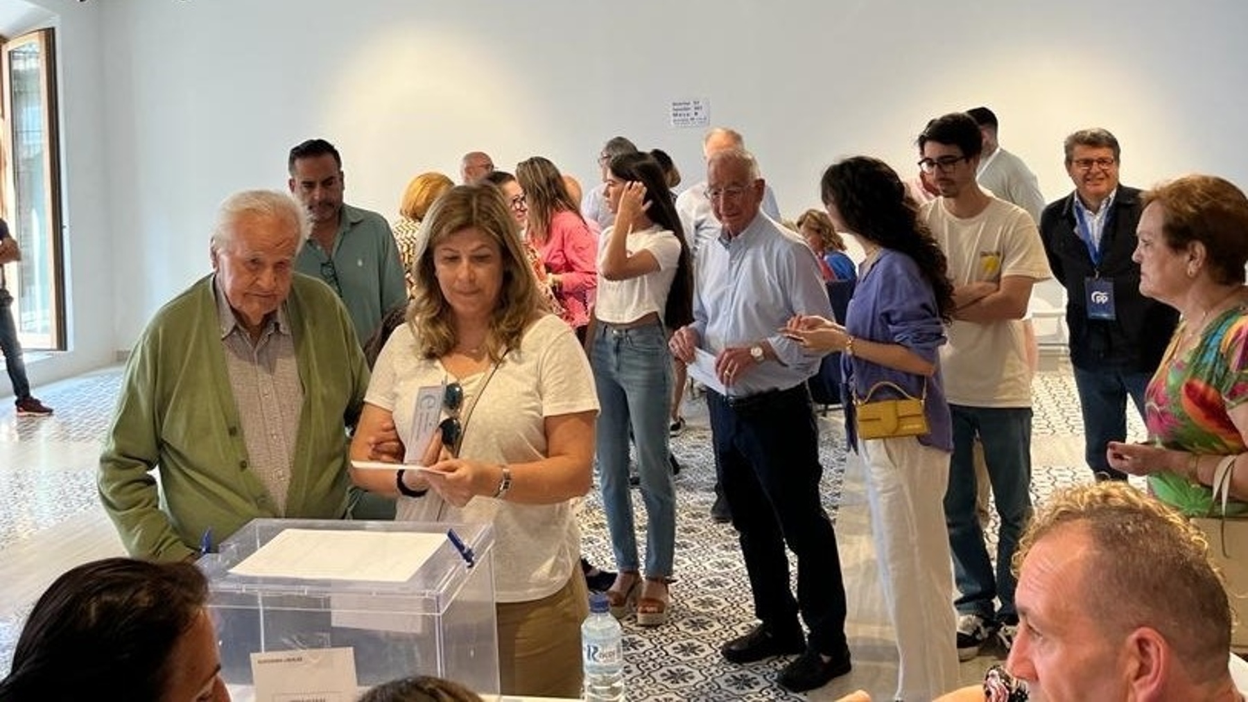Votación en Roquetas de Mar, Almería (AYTO. DE ROQUETAS).