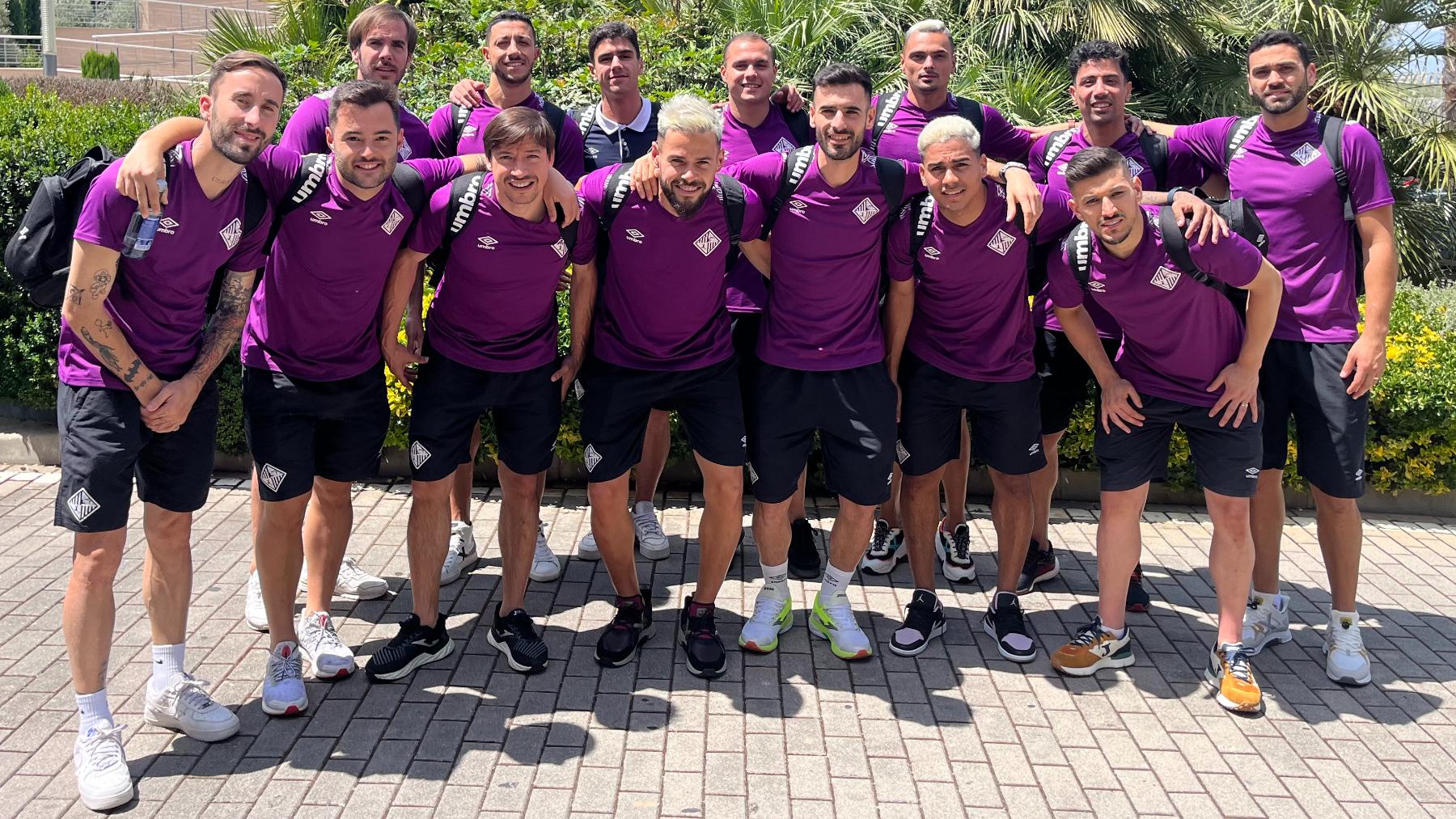 La plantilla del Mallorca Palma Futsal posa a su llegada a Jaén2 (1)