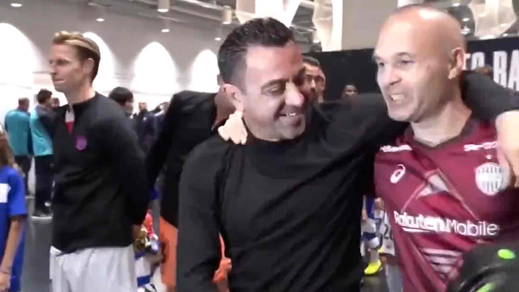 Reencuentro Xavi e Iniesta