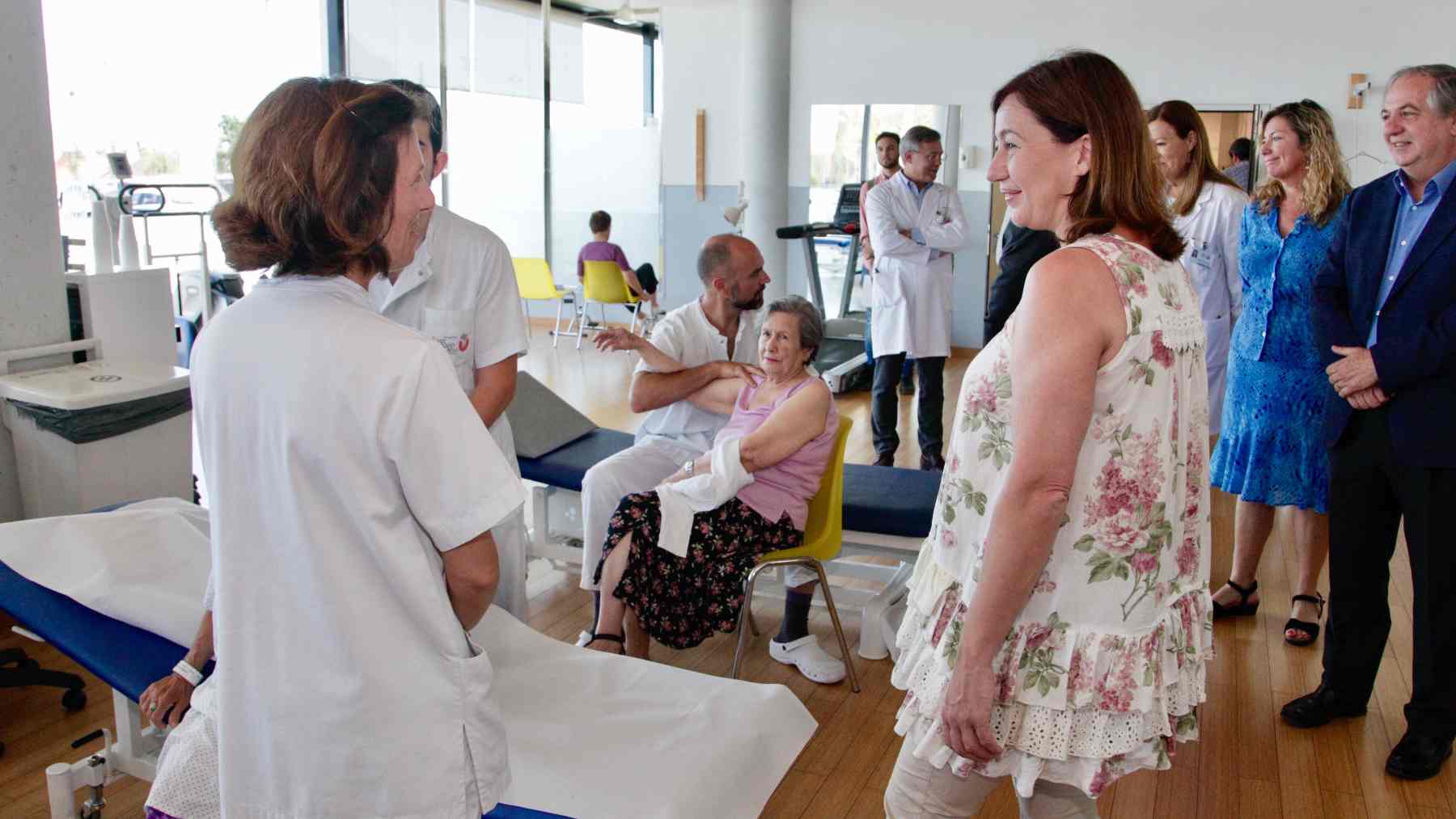 La presidenta en funciones del Govern, Francina Armengol, en su reciente visita al Hospital Sant Joan de Déu.