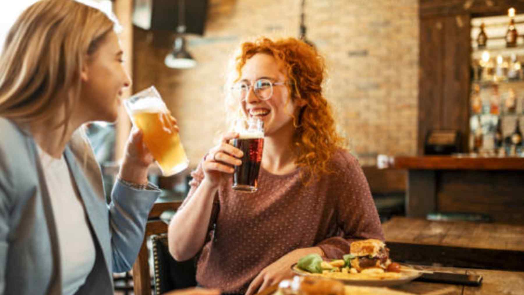 Vivir cerca de un bar tiene más riesgo para la salud, según un estudio.