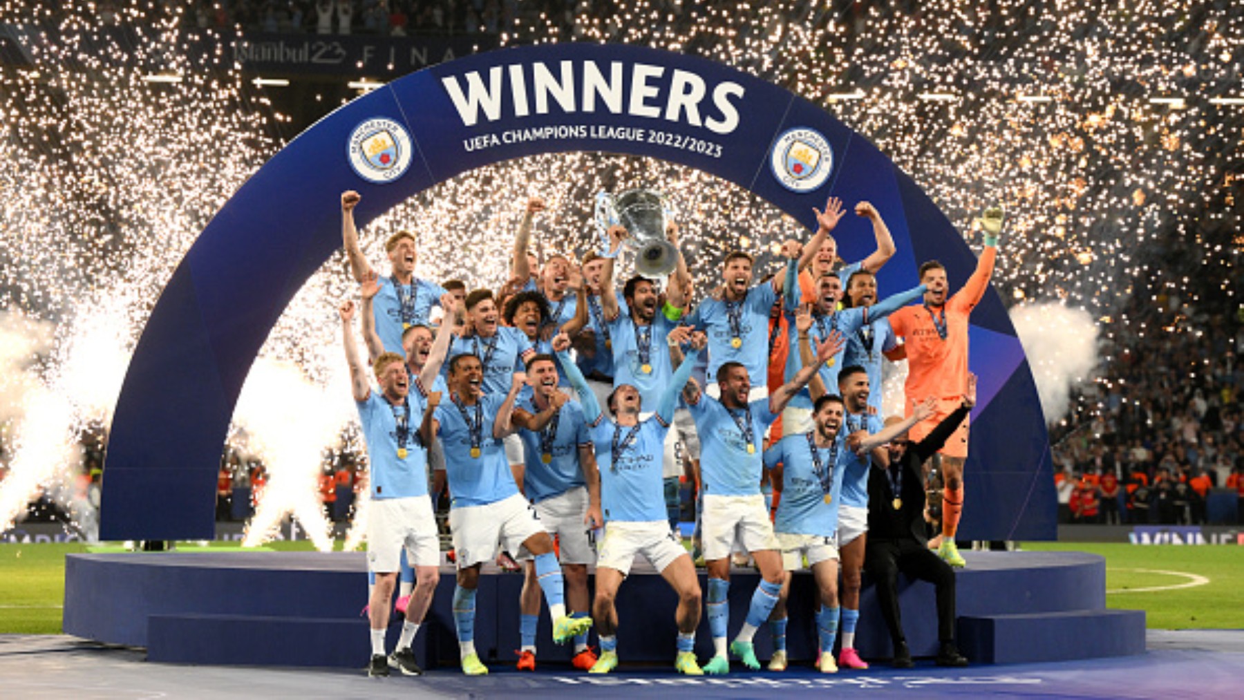 Los jugadores del City celebran la Champions. (Getty)