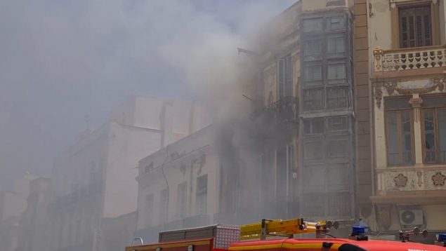 Edificio incendiado en Melilla.