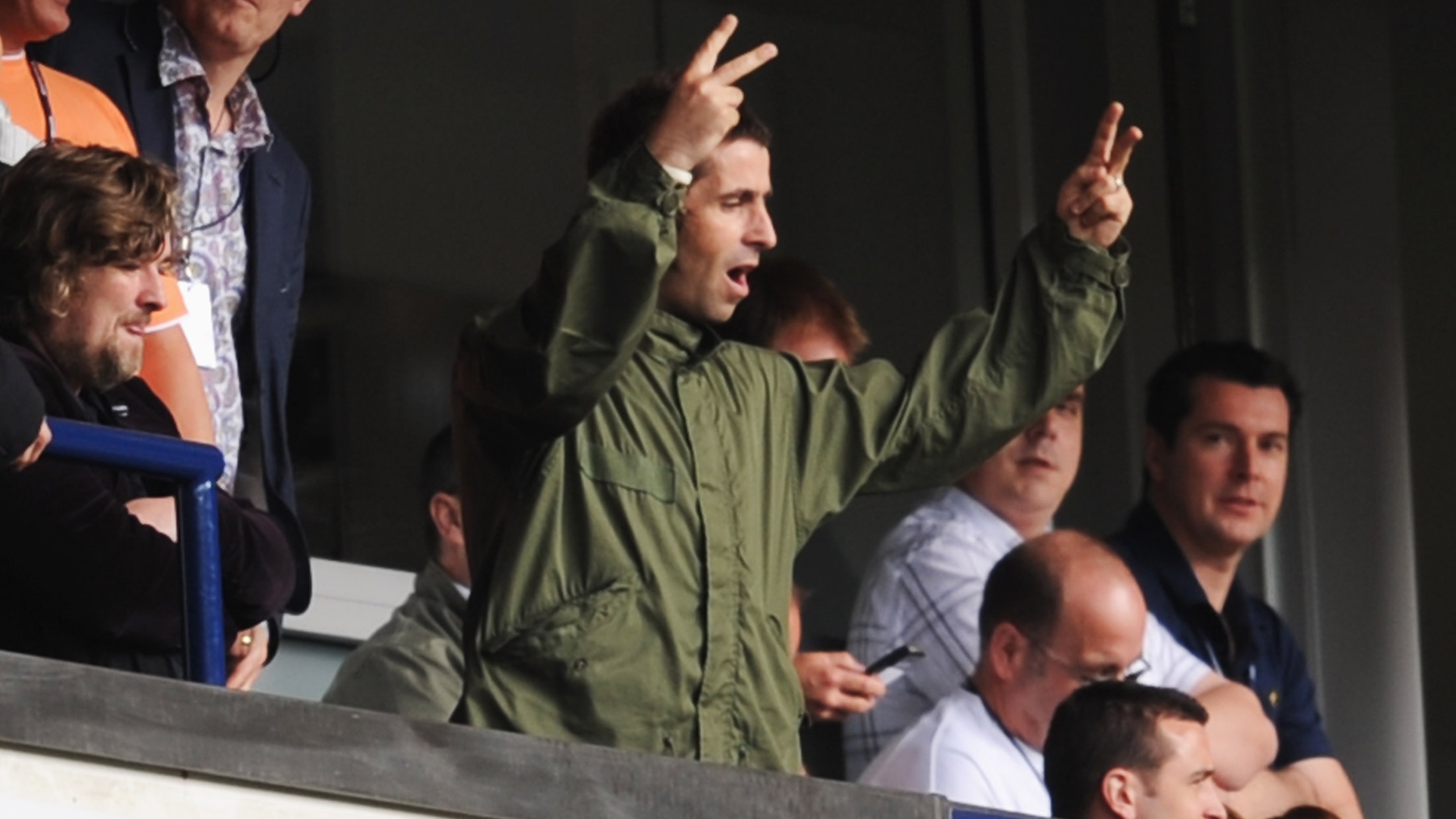 Liam Gallagher viendo un partido de su equipo. (Getty)