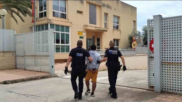 detienen hombre manosear mujeres