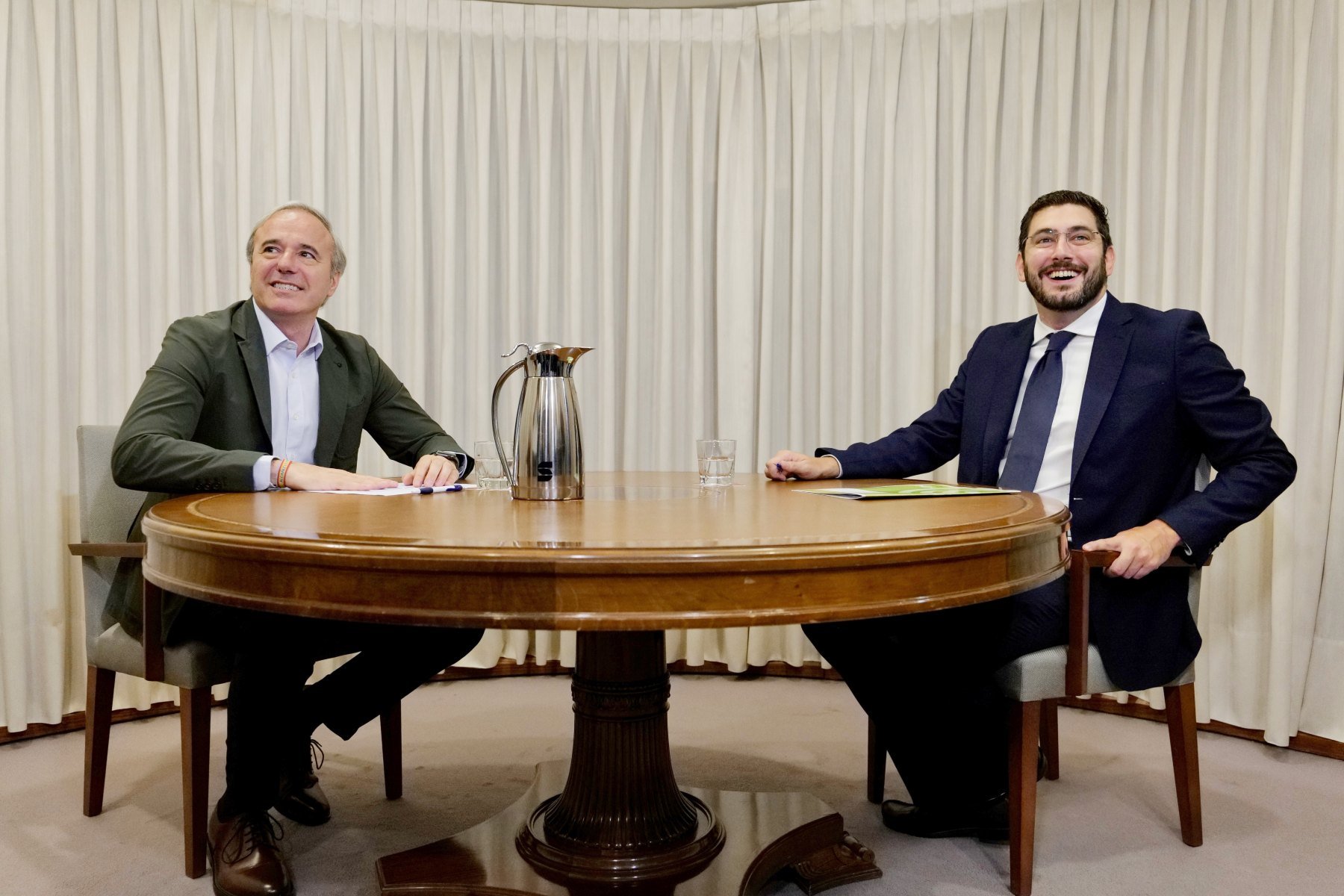 Jorge Azcón (PP) y Alejandro Nolasco (Vox). (Foto: EP)