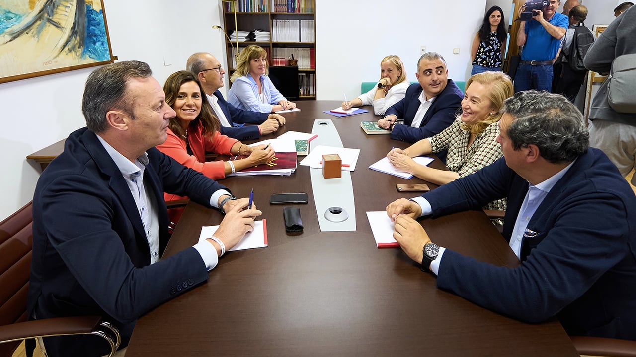 Reunión negociadora entre el PP y el PRC.