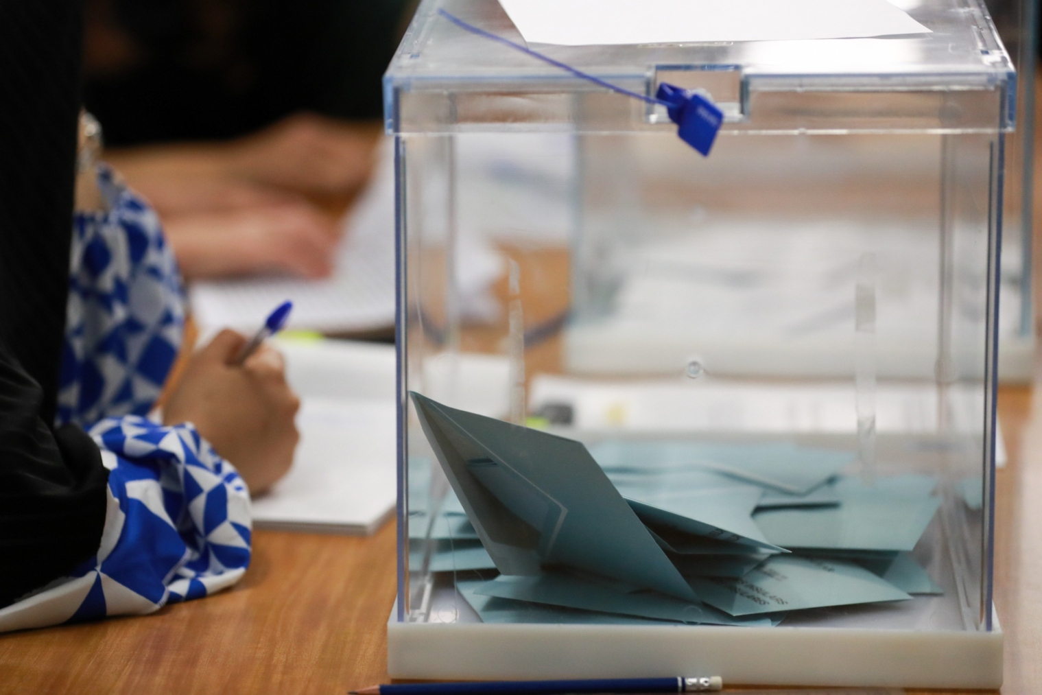 Una urna con votos en las elecciones autonómicas del 28M (Foto: EP)