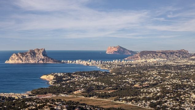 Parece Grecia pero es España: la playa paradisíaca que esconde nuestro país