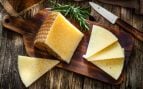 Tira inmediatamente el queso si notas esto: puede ser muy peligroso