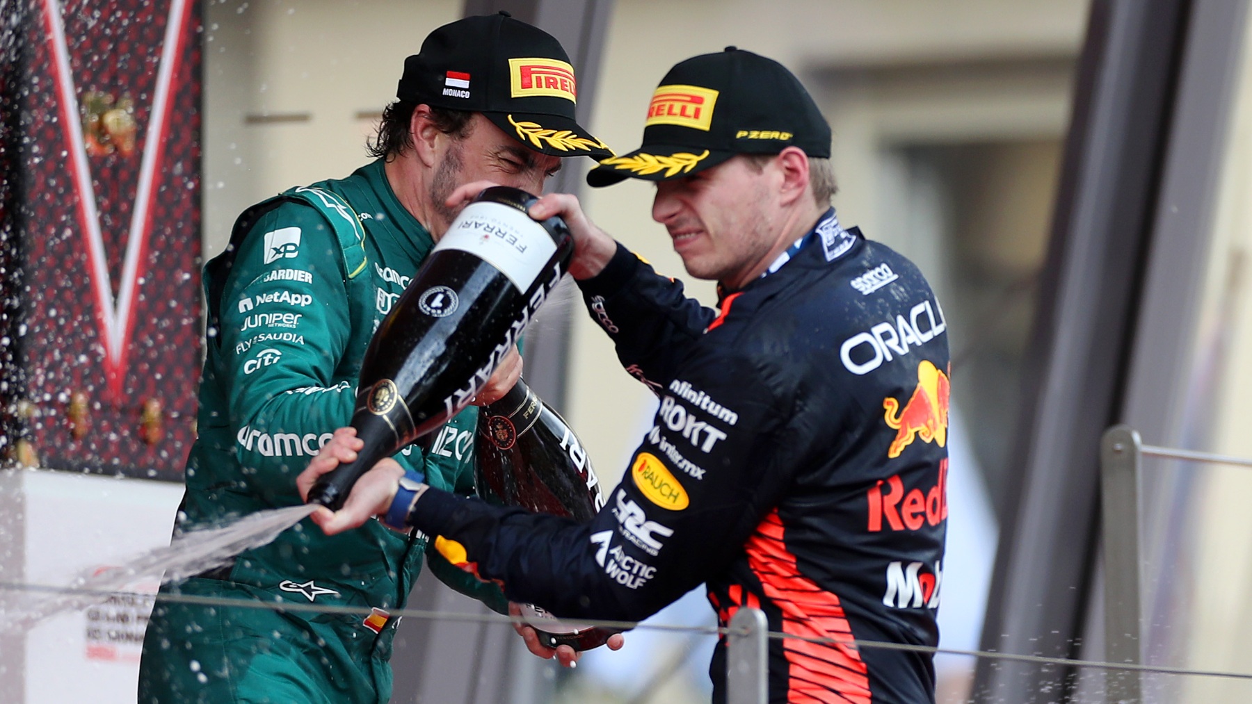 Fernando Alonso y Max Verstappen celebrando en el podio de Mónaco. (Getty)