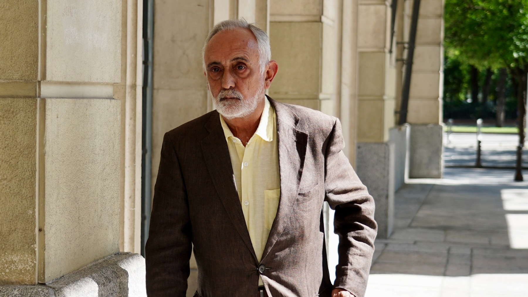 Fernando Villén, ex director de la Faffe, frente a la Audiencia de Sevilla (EUROPA PRESS).