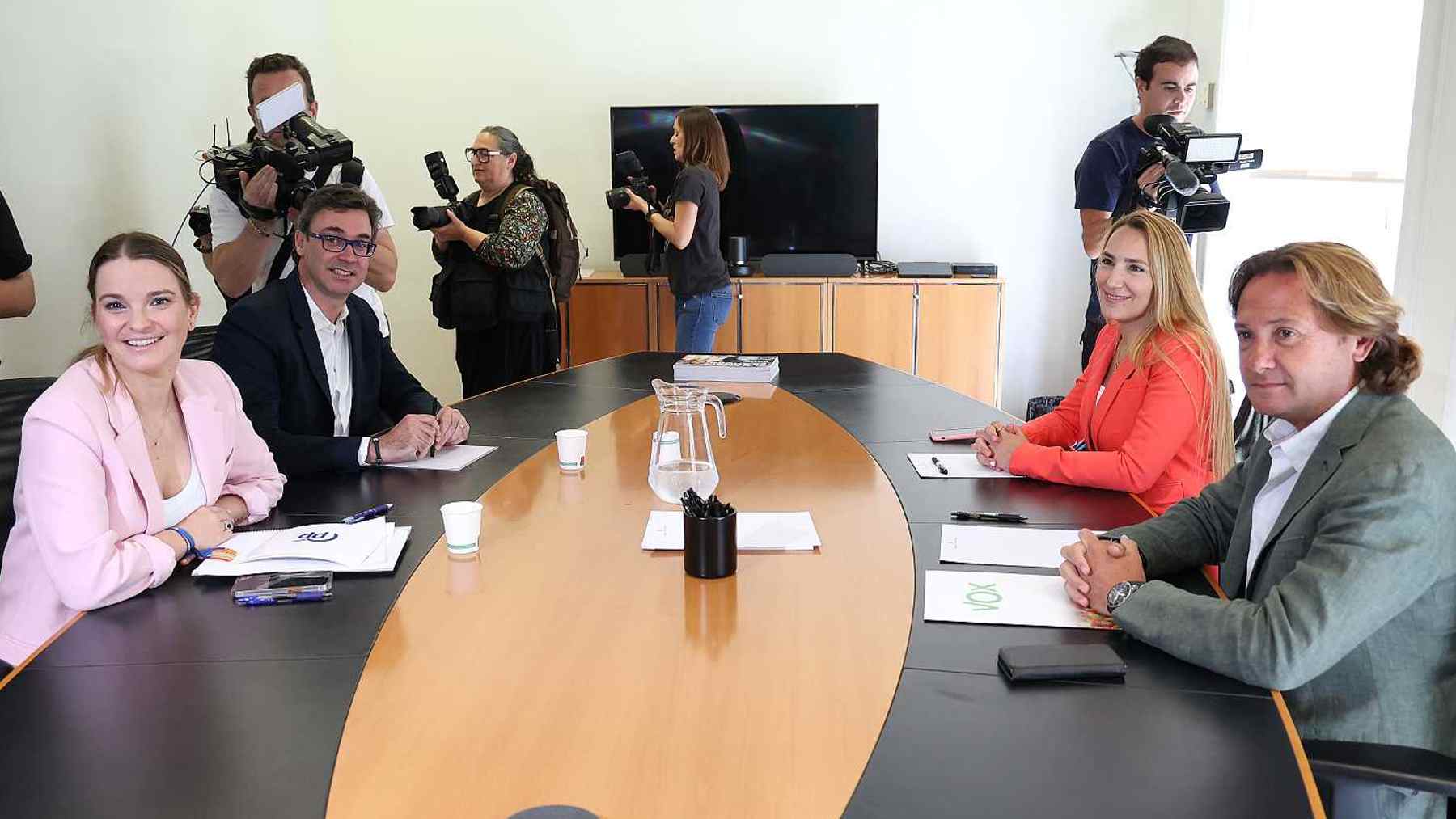 Imagen de la primera reunión mantenida por los dirigentes de PP y Vox en Baleares.