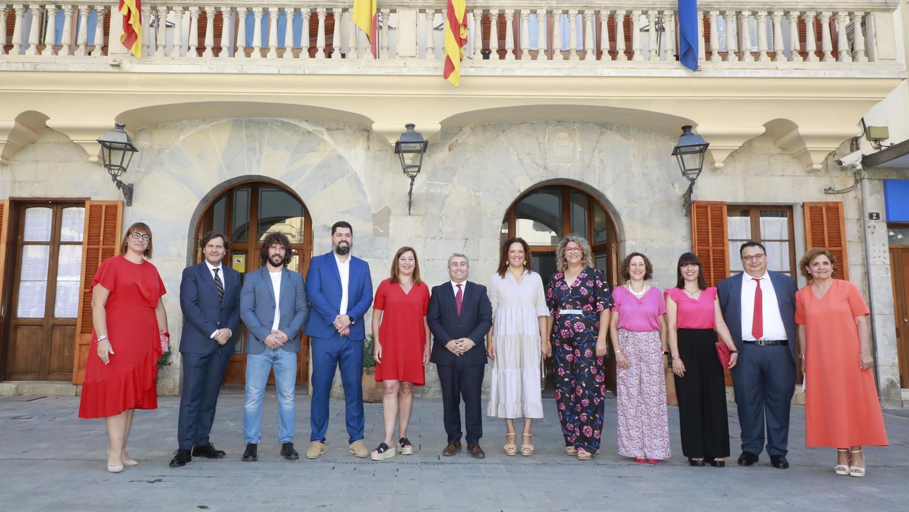 Virgilio Moreno, alcalde de Inca, junto a Francina Armengol.