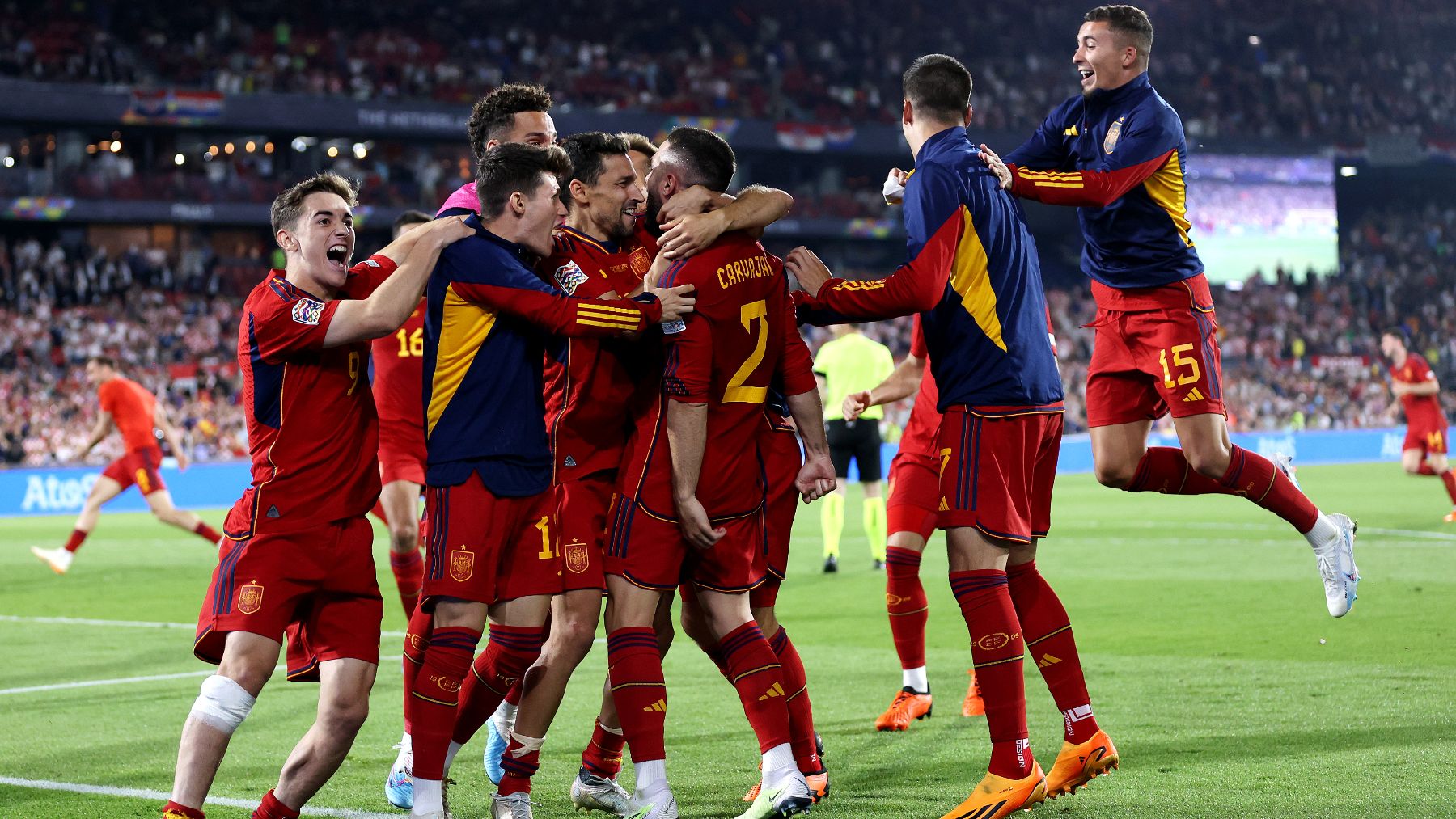 Los jugadores de España celebran un go. (Getty)