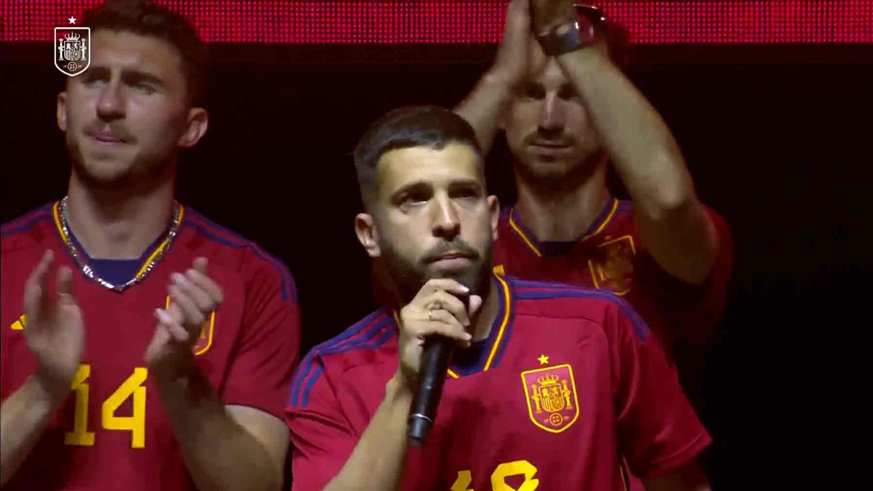El detallazo de Jordi Alba acordándose de Sergio Rico en la celebración de España
