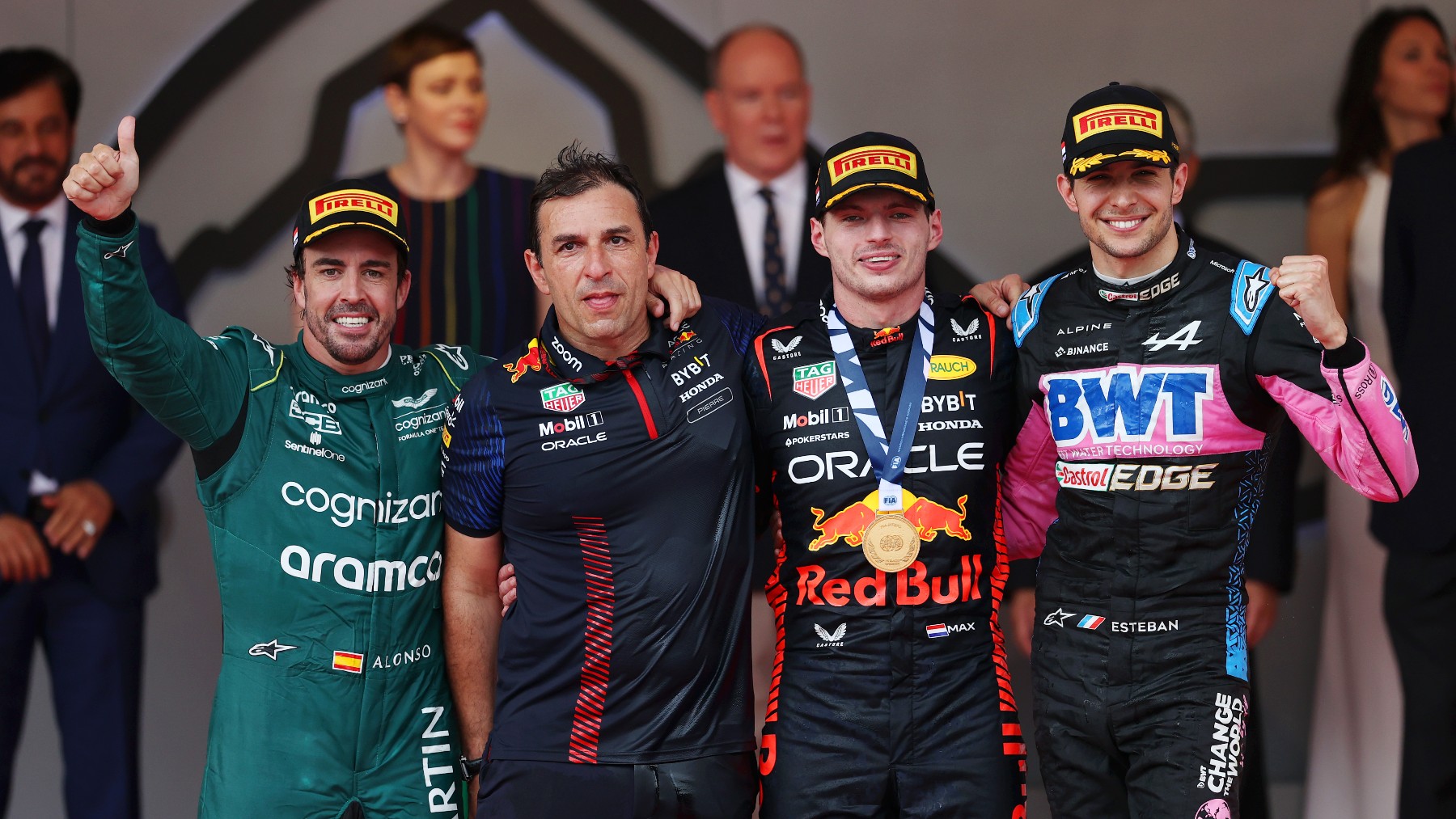 Esteban Ocon junto a Fernando Alonso y Max Verstappen en el podio de Mónaco. (Getty)