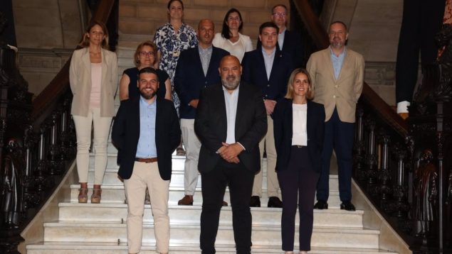 Jaime Martínez con su equipo de gobierno.