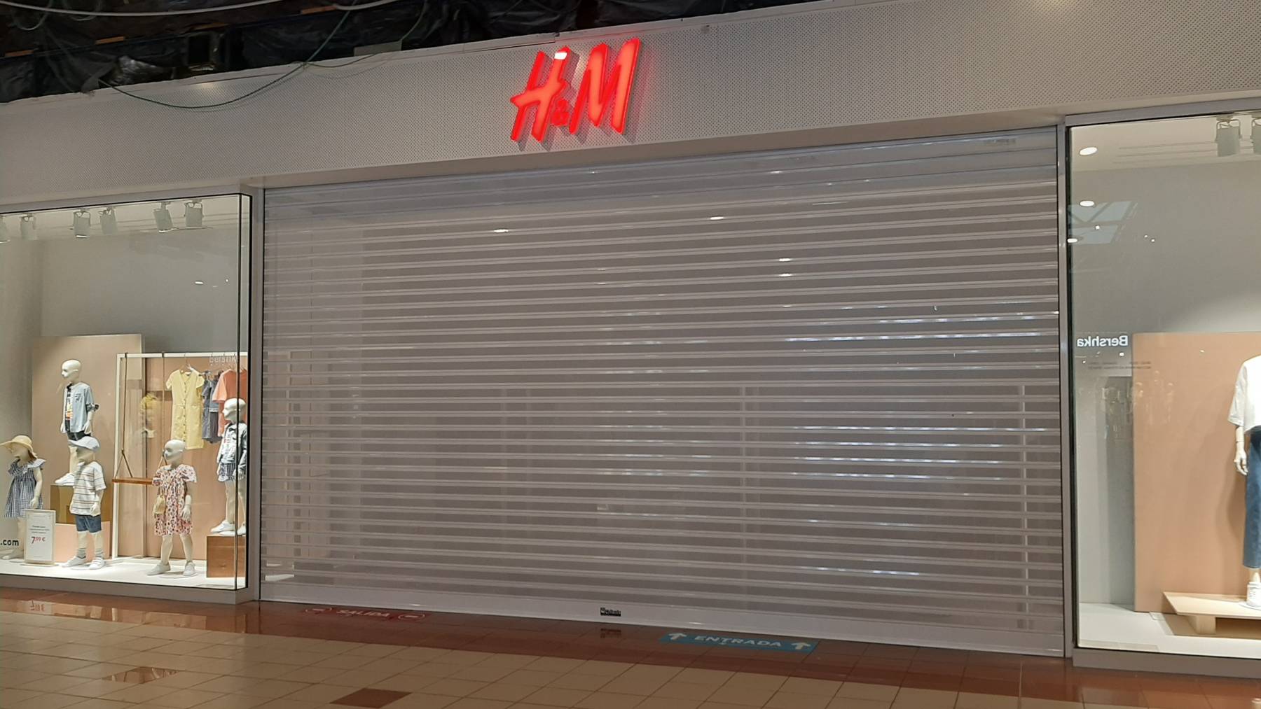 Tienda de H&M cerrada