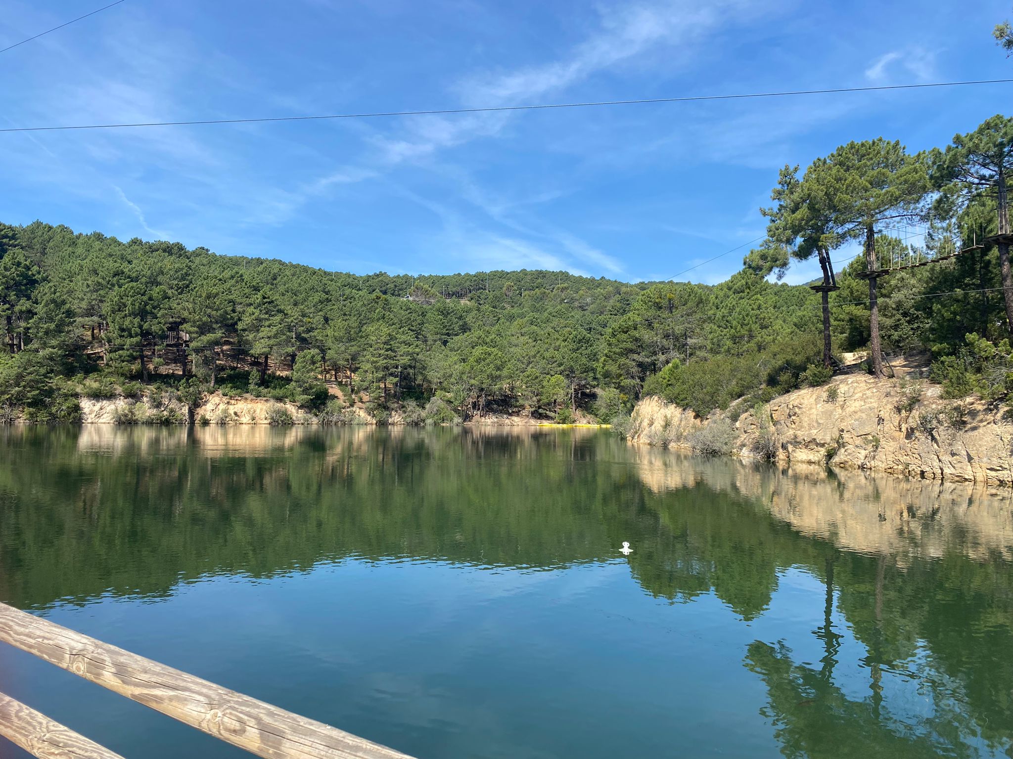 Quizá no lo creáis, pero ¡la tirolina más larga de España entre árboles está en la Sierra de Guadarrama!