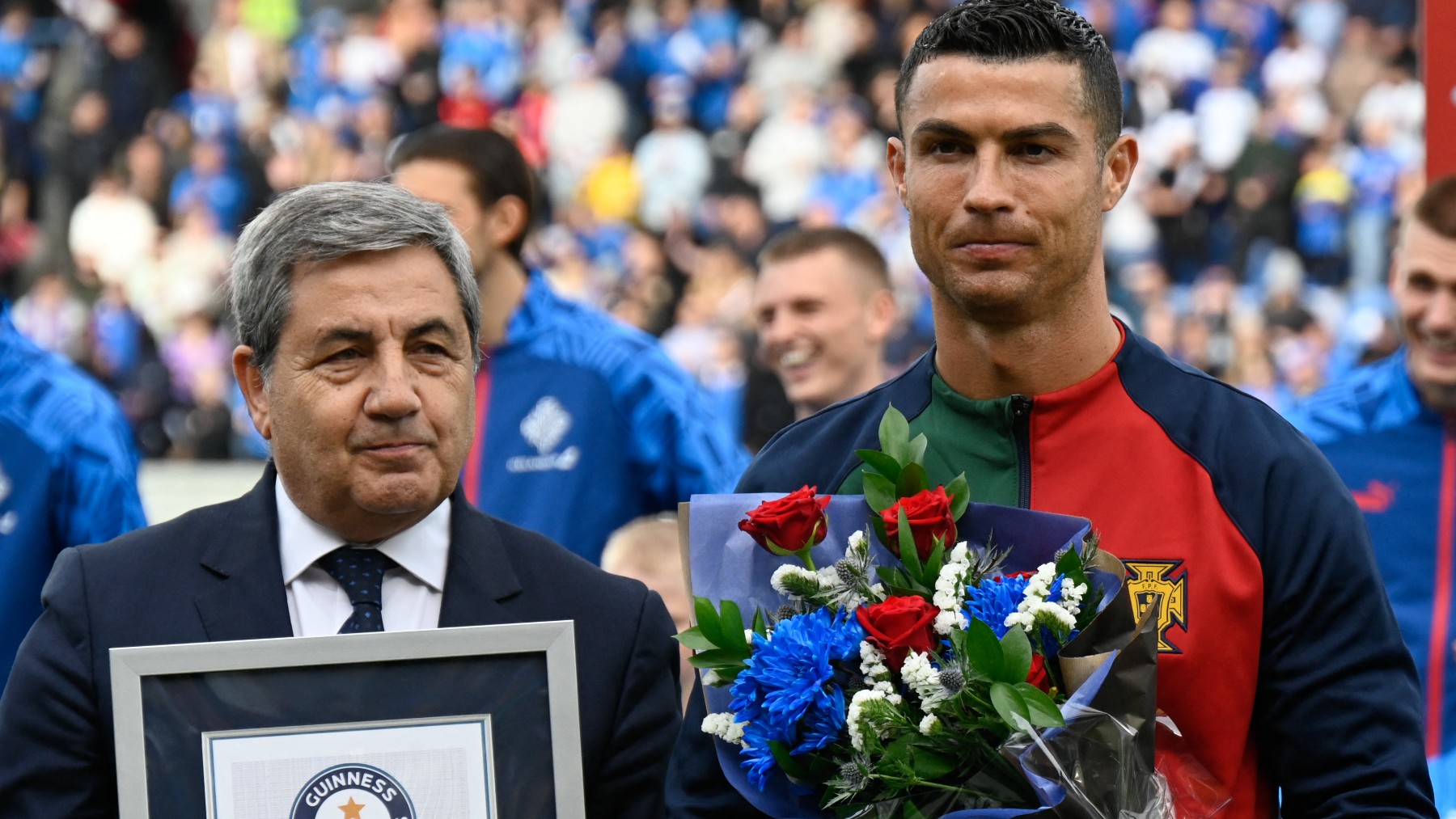 Cristiano Ronaldo recibe el Récord Guinness (AFP)