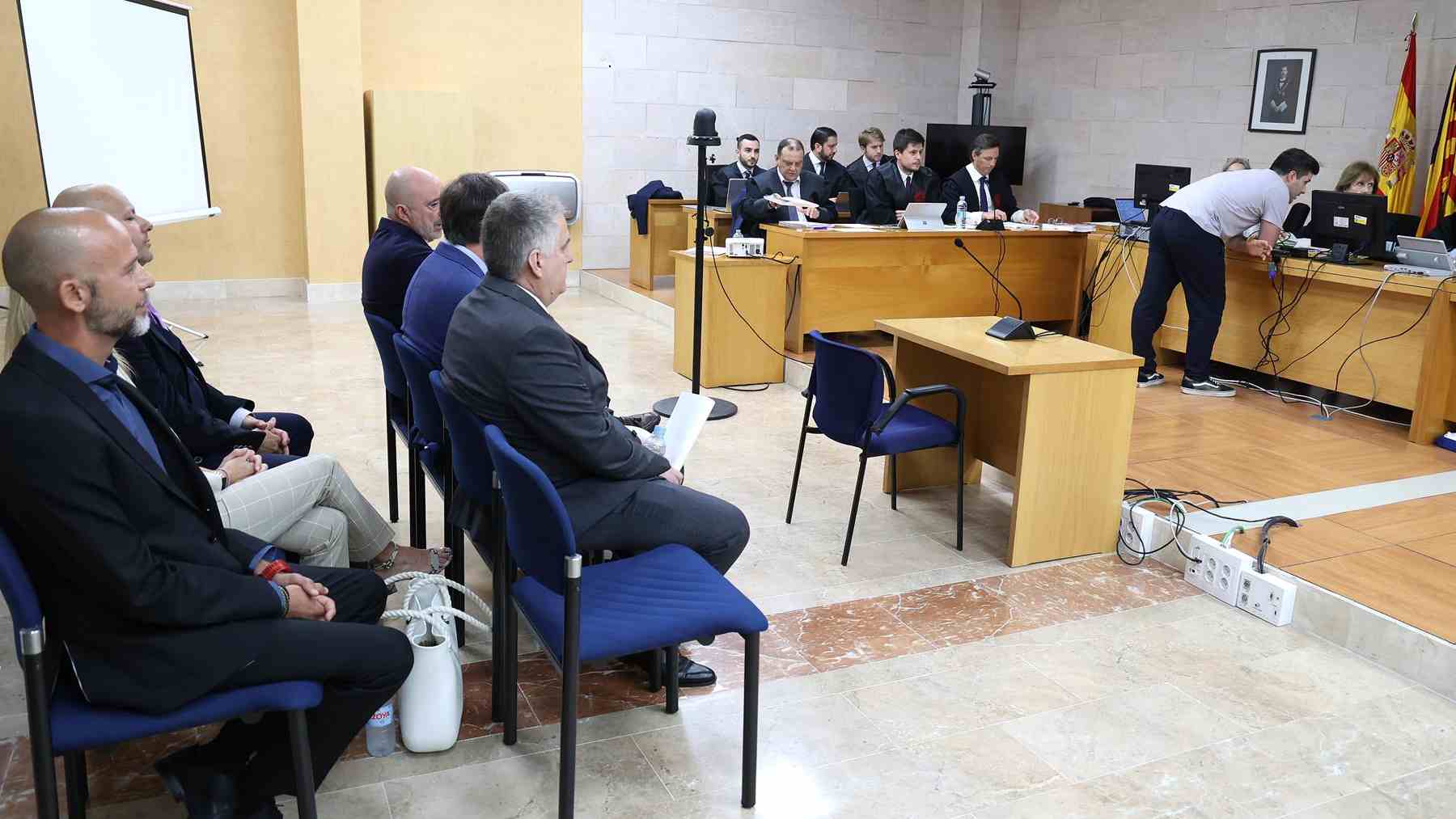 El juez Manuel Penalva y el fiscal Miguel Ángel Subirán, durante el juicio.
