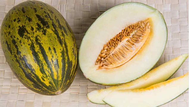 Un agricultor acaba con el mito más extendido: los melones no se eligen así en el supermercado