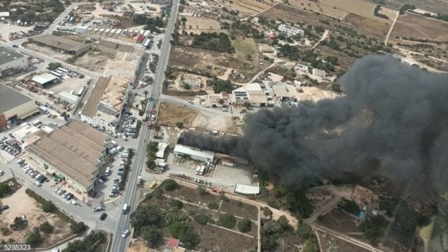 La Guardia Civil investiga el incendio que ha calcinado en Formentera cientos de vehículos de alquiler